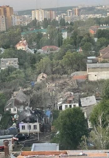 ⚡️❗️Сегодня в районе трёх часов ночи массированному обстрелу со стороны Украины подвергся город Белгород (добавлено Заявление Минобороны РФ)
