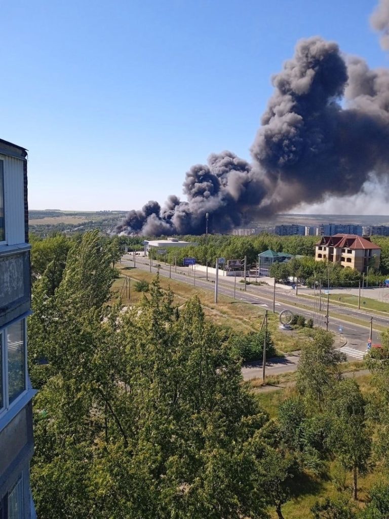 ⚡️ Прямое попадание в ТЦ "Галактика" в Кировском районе Донецка