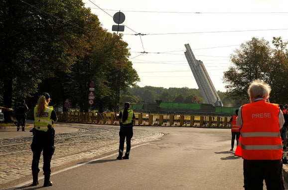 В ООН с опозданием запретили сносить памятник советским воинам в Риге