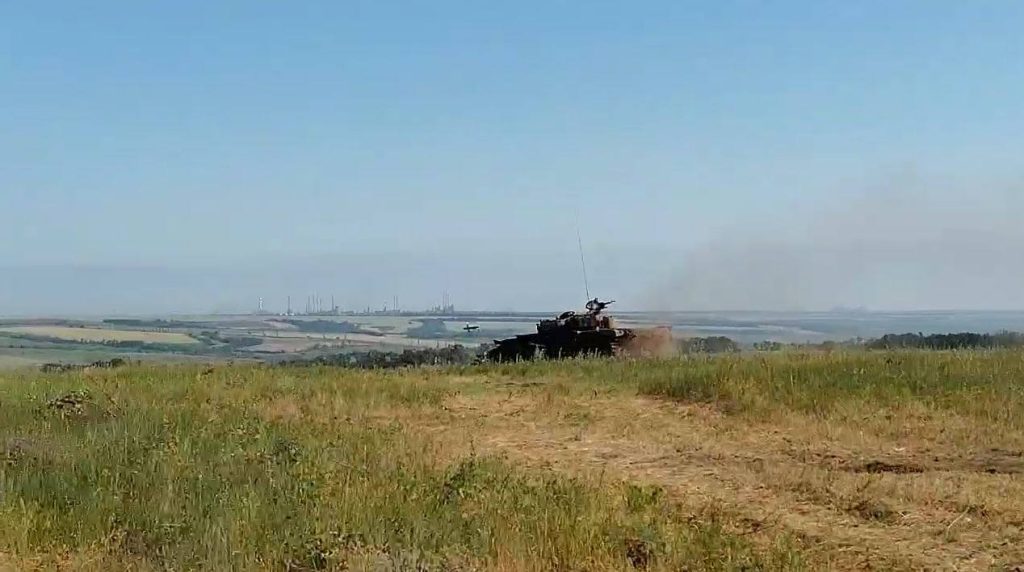 Т-72 ВС РФ выдержал попадание ПТУР