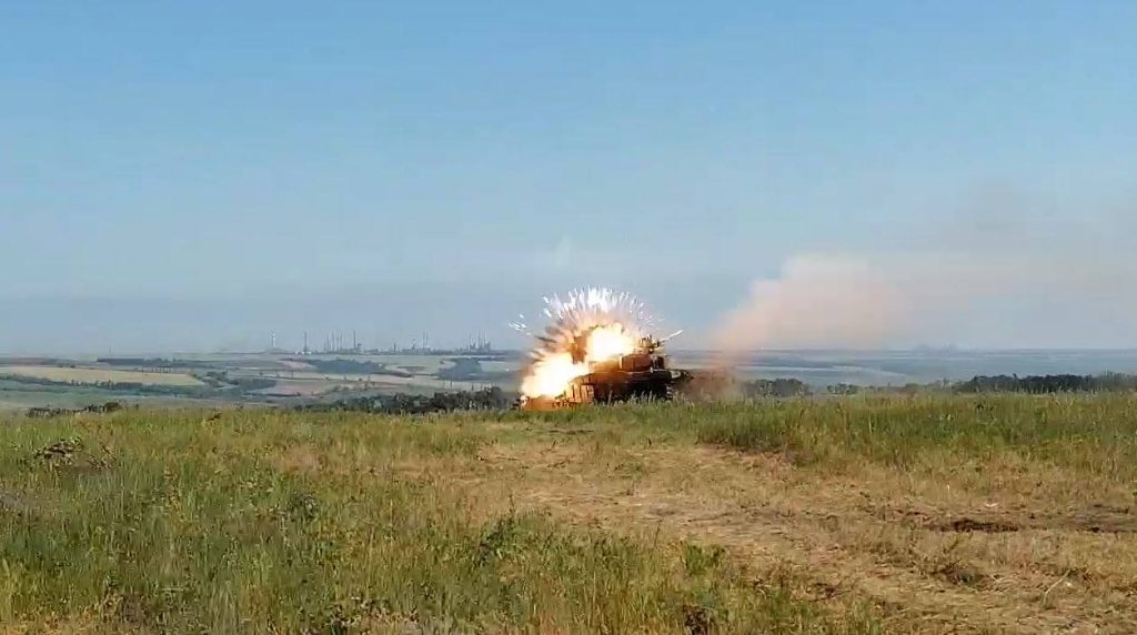 Т-72 ВС РФ выдержал попадание ПТУР