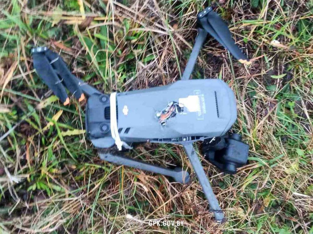 Белорусские пограничники сбили стрелковым огнем украинский коптер DJI Mavic недалеко от города Пинск в Брестской области на юго-западе страны