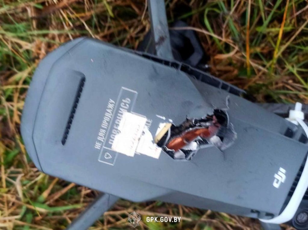 Белорусские пограничники сбили стрелковым огнем украинский коптер DJI Mavic недалеко от города Пинск в Брестской области на юго-западе страны