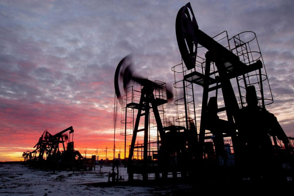 Мировые рынки боятся, что РФ снизит добычу нефти и цены на это сырье снова взлетят
