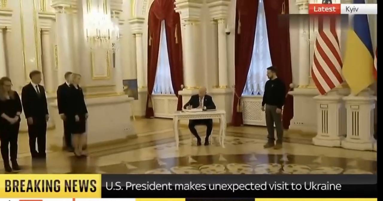байден на кресле президента украины