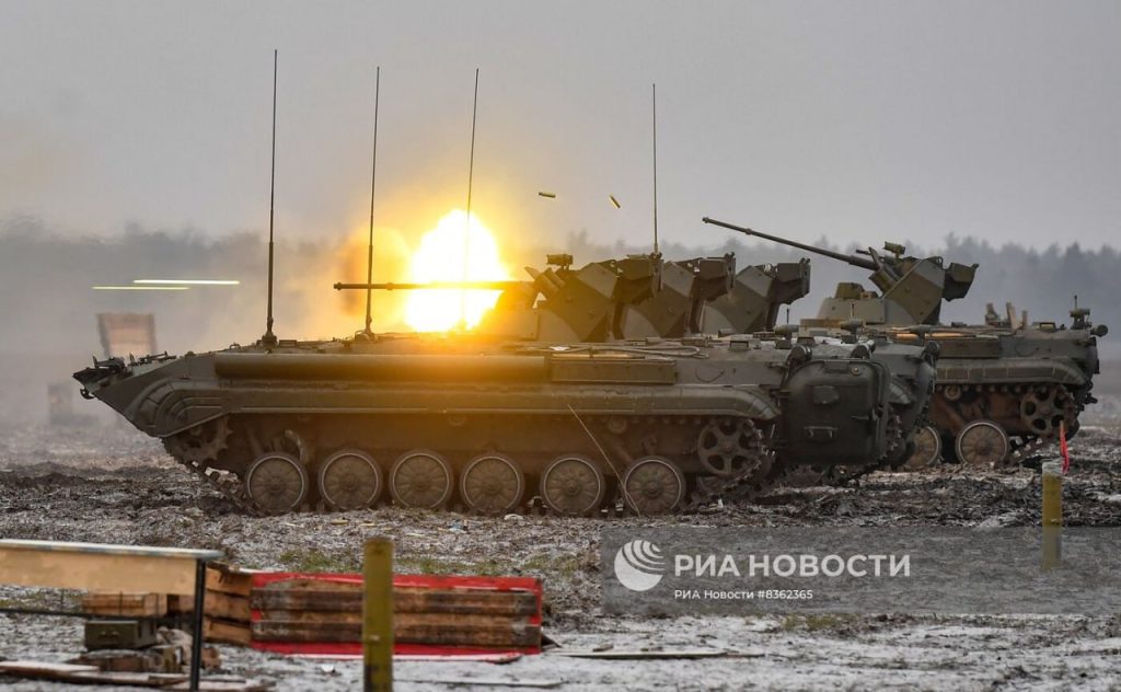 Модернизированные разведывательные машины БРМ-1К с боевым модулем МБ2 (как на БТР-82А и БМП-1М «Басурманин») на полигоне в зоне СВО