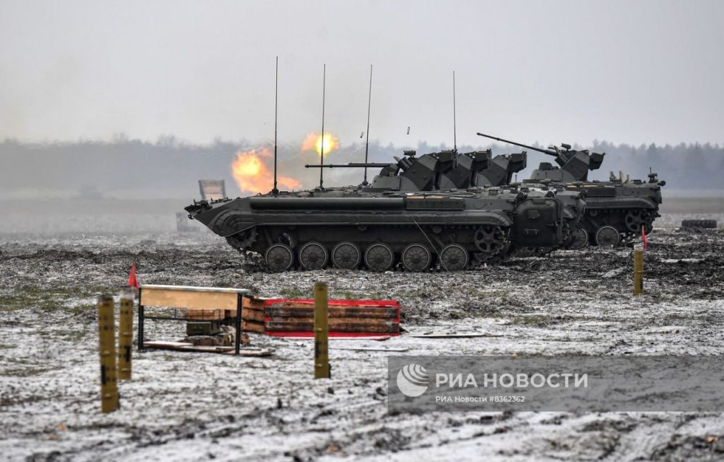 Модернизированные разведывательные машины БРМ-1К с боевым модулем МБ2 (как на БТР-82А и БМП-1М «Басурманин») на полигоне в зоне СВО