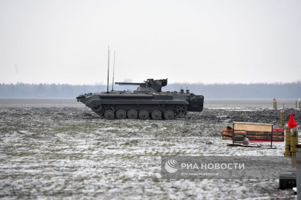 Модернизированные разведывательные машины БРМ-1К с боевым модулем МБ2 (как на БТР-82А и БМП-1М «Басурманин») на полигоне в зоне СВО