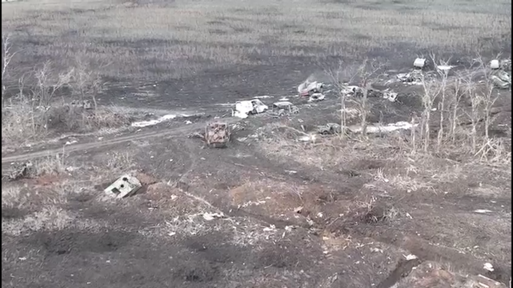 Дорога в бахмут. Разбитая колонна ВСУ под Бахмутом. Бои в Артемовске. Подбитая техника на Украине 2023.