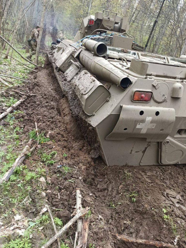 Трофейный БТР-82А находящийся в рядах ВСУ засевший по самое брюхо