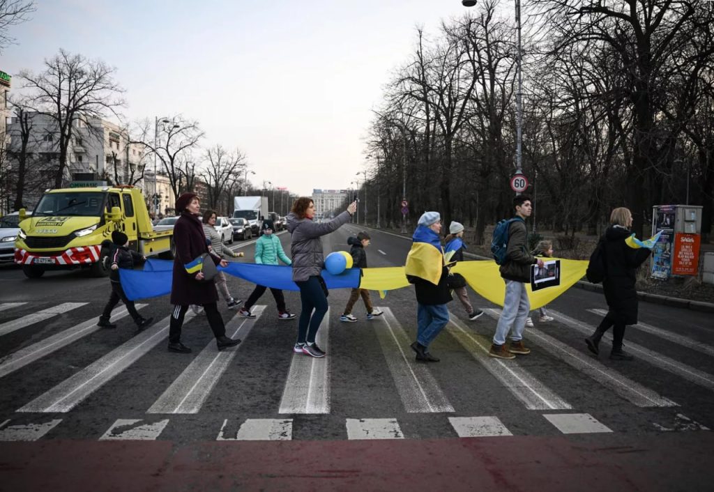 Румыния урезает финансовую поддержку украинских беженцев – Bloomberg