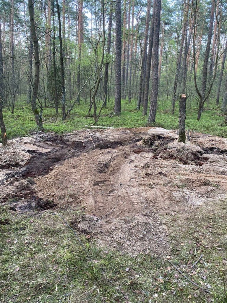 На севере Польши обнаружили обломки ракеты "воздух-земля" с русскими надписями, пишет польское издания RMF24