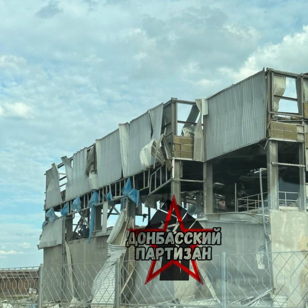 В Славянске удар был нанесен по цехам предприятия "ЗевсКерамика" на южной окраине города