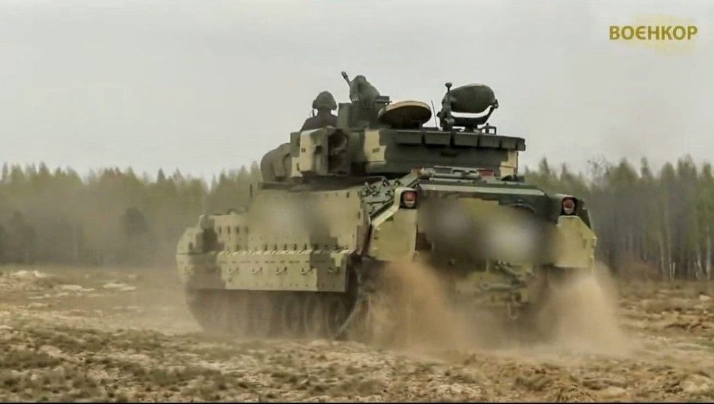 Американские БМП M2A2 Bradley ODS-SA на полигоне 47-й ОМБр ВСУ