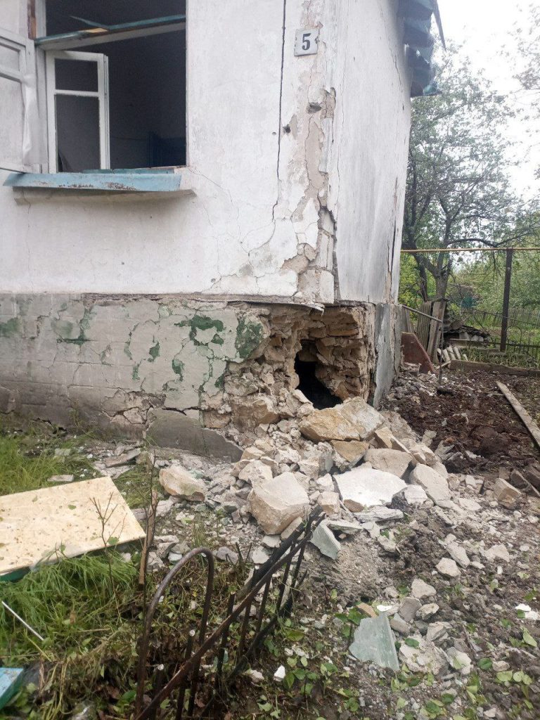 С раннего утра 11 мая украинские военные преступники подвергли массированному обстрелу Горловку