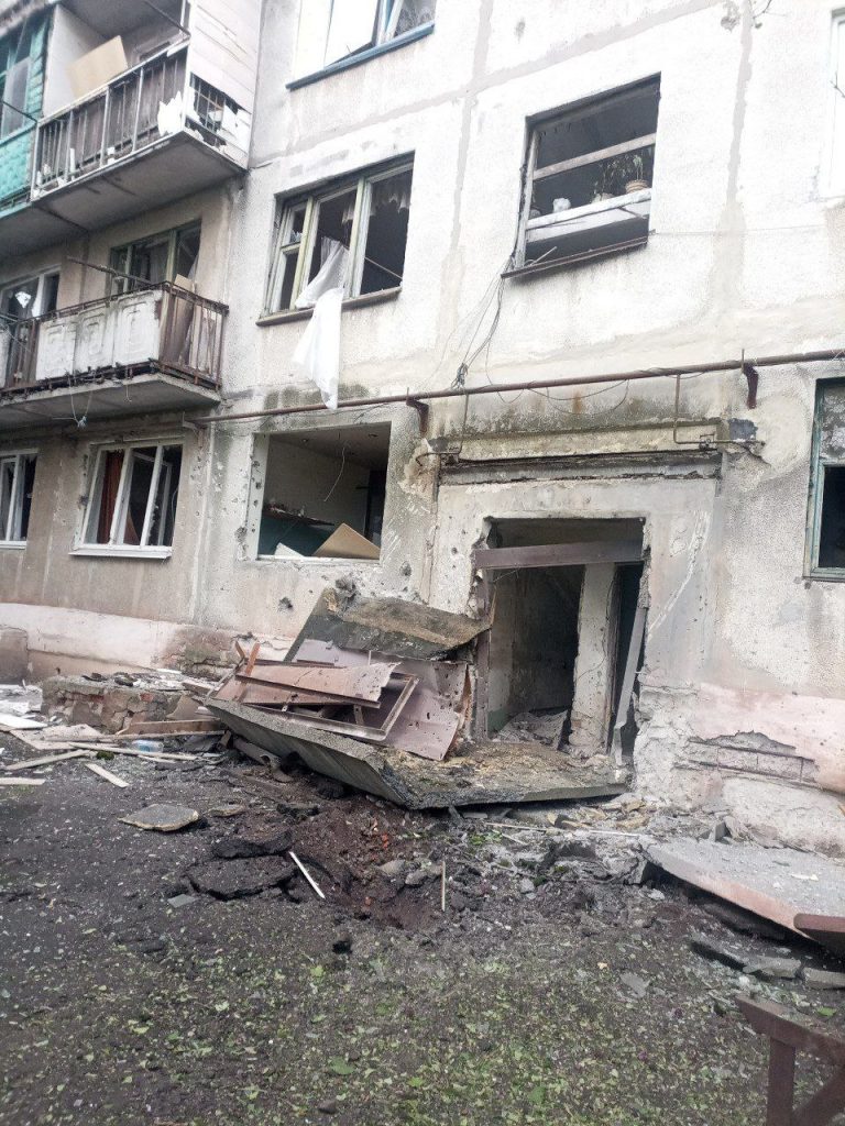 С раннего утра 11 мая украинские военные преступники подвергли массированному обстрелу Горловку