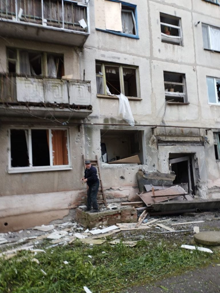 С раннего утра 11 мая украинские военные преступники подвергли массированному обстрелу Горловку