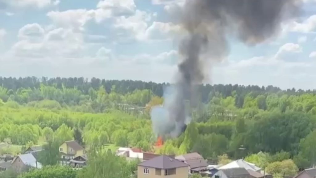 В Брянской области из-за крушения вертолета МИ-8 пострадала местная жительница