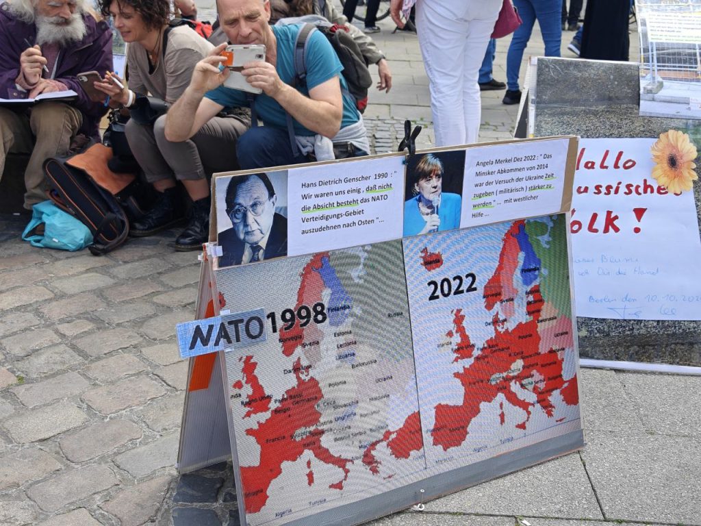 В Ганновере прошла демонстрация против НАТО и поставок оружия на Украину