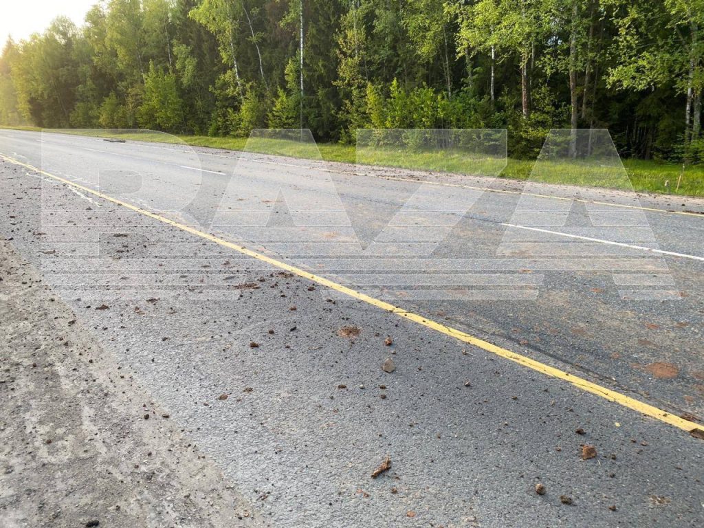 Первые фото с места падения беспилотника в Калужской области