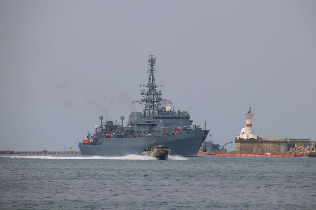 Разведывательный корабль РФ «Иван Хурс», который ранее атаковали украинские беспилотники, вернулся в Севастополь