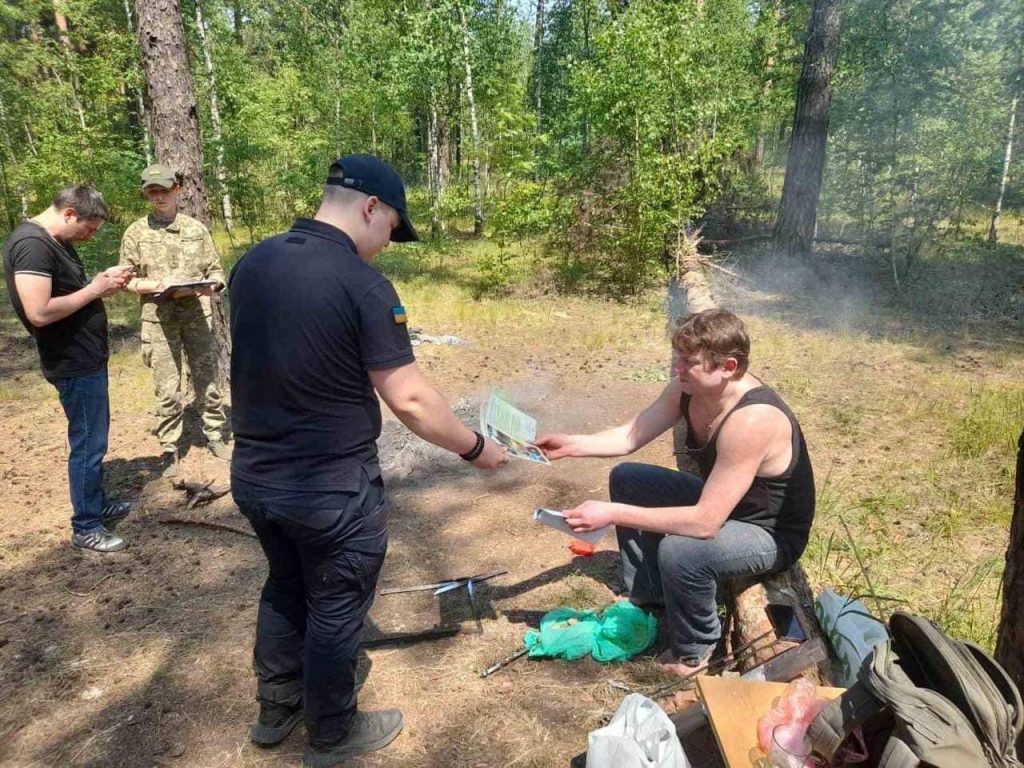 В Киеве начали вручать повестки любителям шашлыков