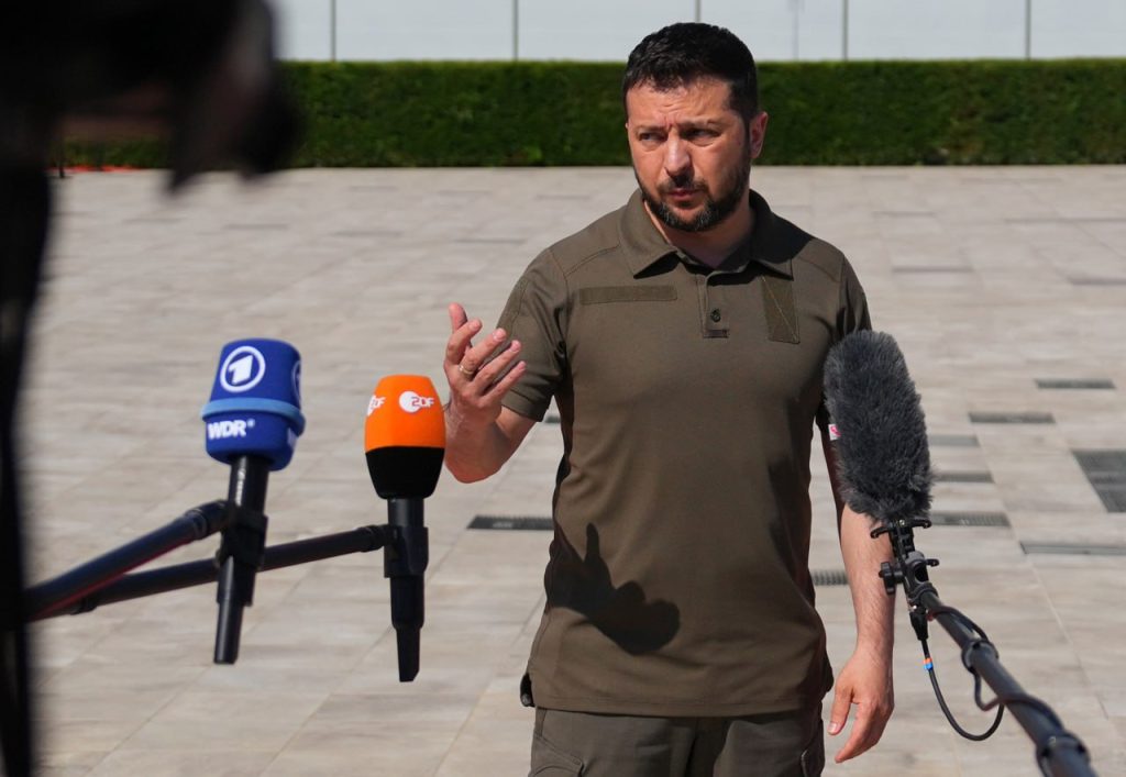 Зеленский продолжает клянчить у Запада системы Patriot