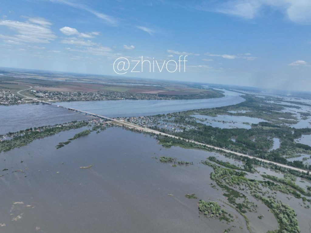 Вид на затопления в районе Антоновского моста, а также прилегающего к Алешкам району