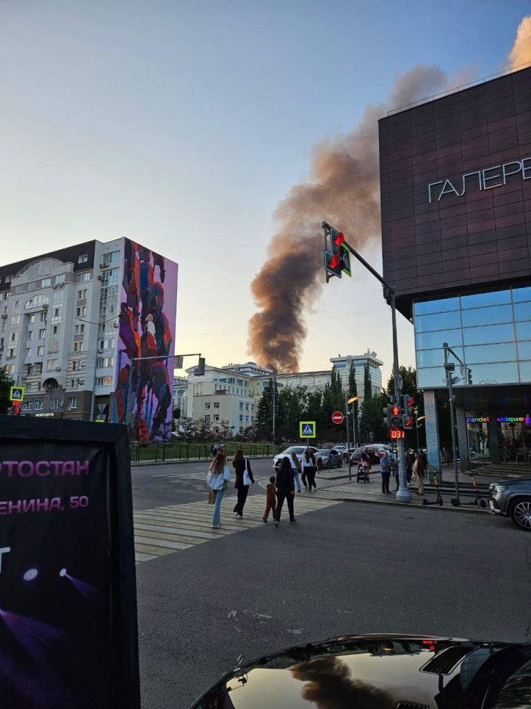 Уфа: сильный пожар на ж/д станции, горит склад ГСМ