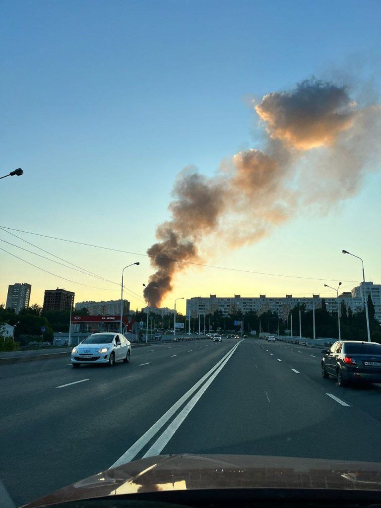 Уфа: сильный пожар на ж/д станции, горит склад ГСМ