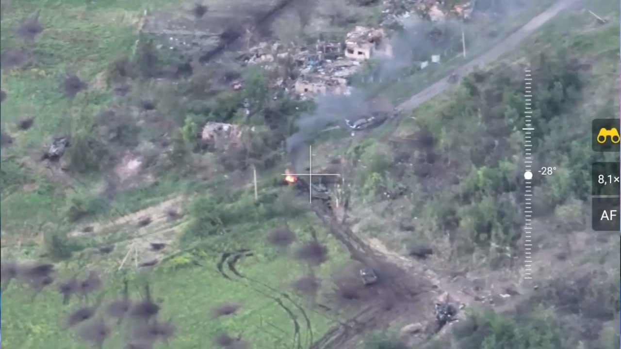 Брошенная и уничтоженная украинская бронетехника в населенном пункте Пятихатки Запорожской области