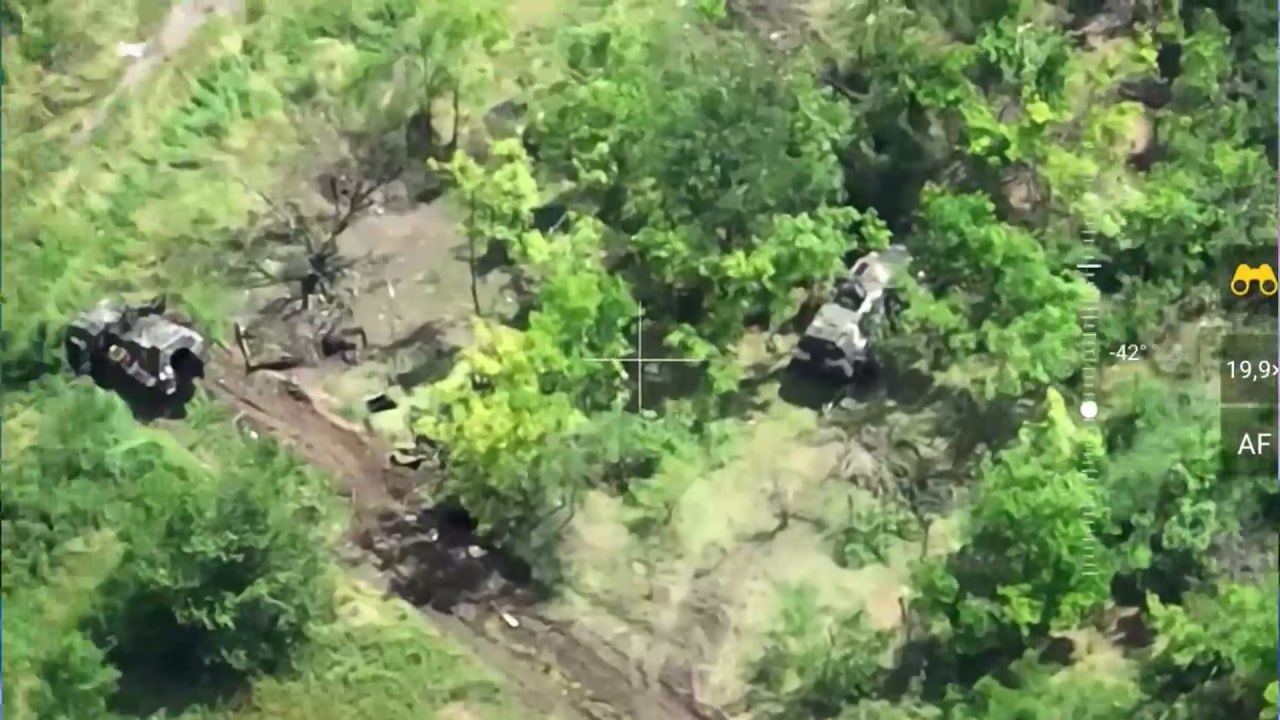 Брошенная и уничтоженная украинская бронетехника в населенном пункте Пятихатки Запорожской области