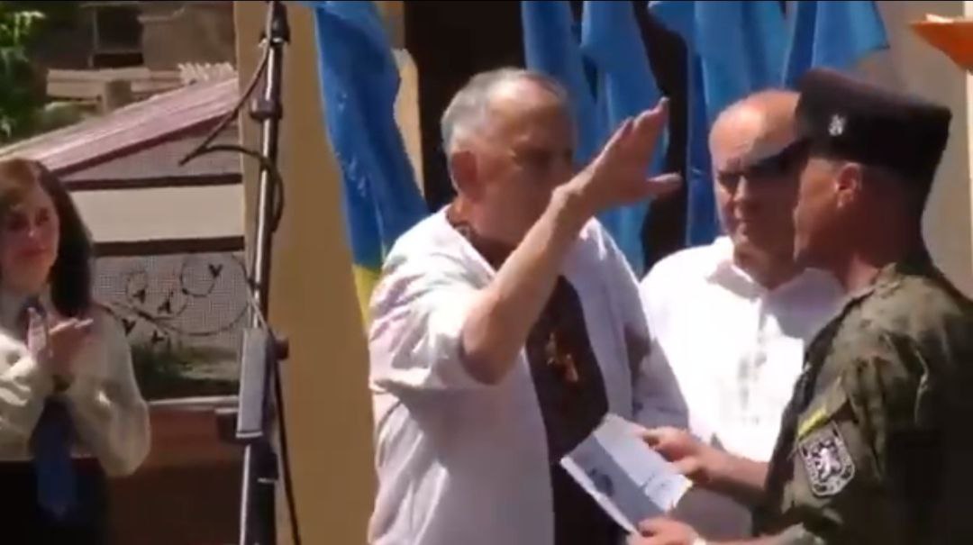 Ветерана дивизии СС Галичина наградили рыцарским крестом