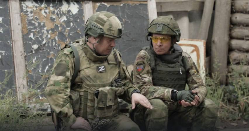 Охлобыстин в боевых порядках батальона им. 383-й Шахтерской дивизии