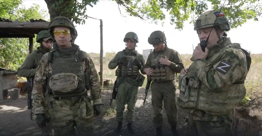 Охлобыстин в боевых порядках батальона им. 383-й Шахтерской дивизии