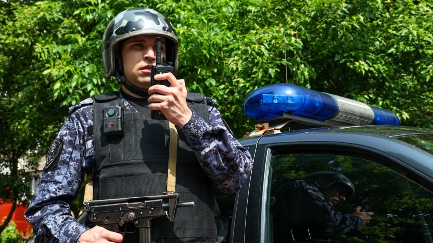 В регионах России повышают меры безопасности и отменяют массовые мероприятия