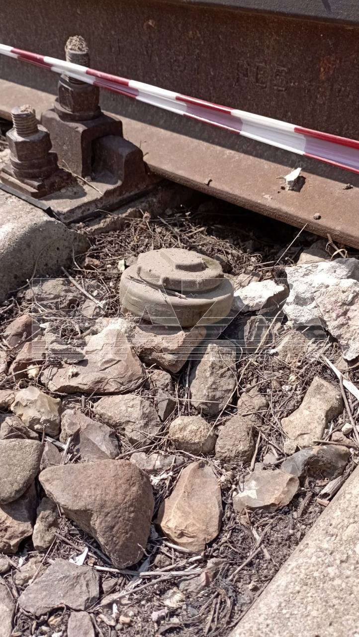 На железнодорожных путях в Москве нашли противопехотную мину