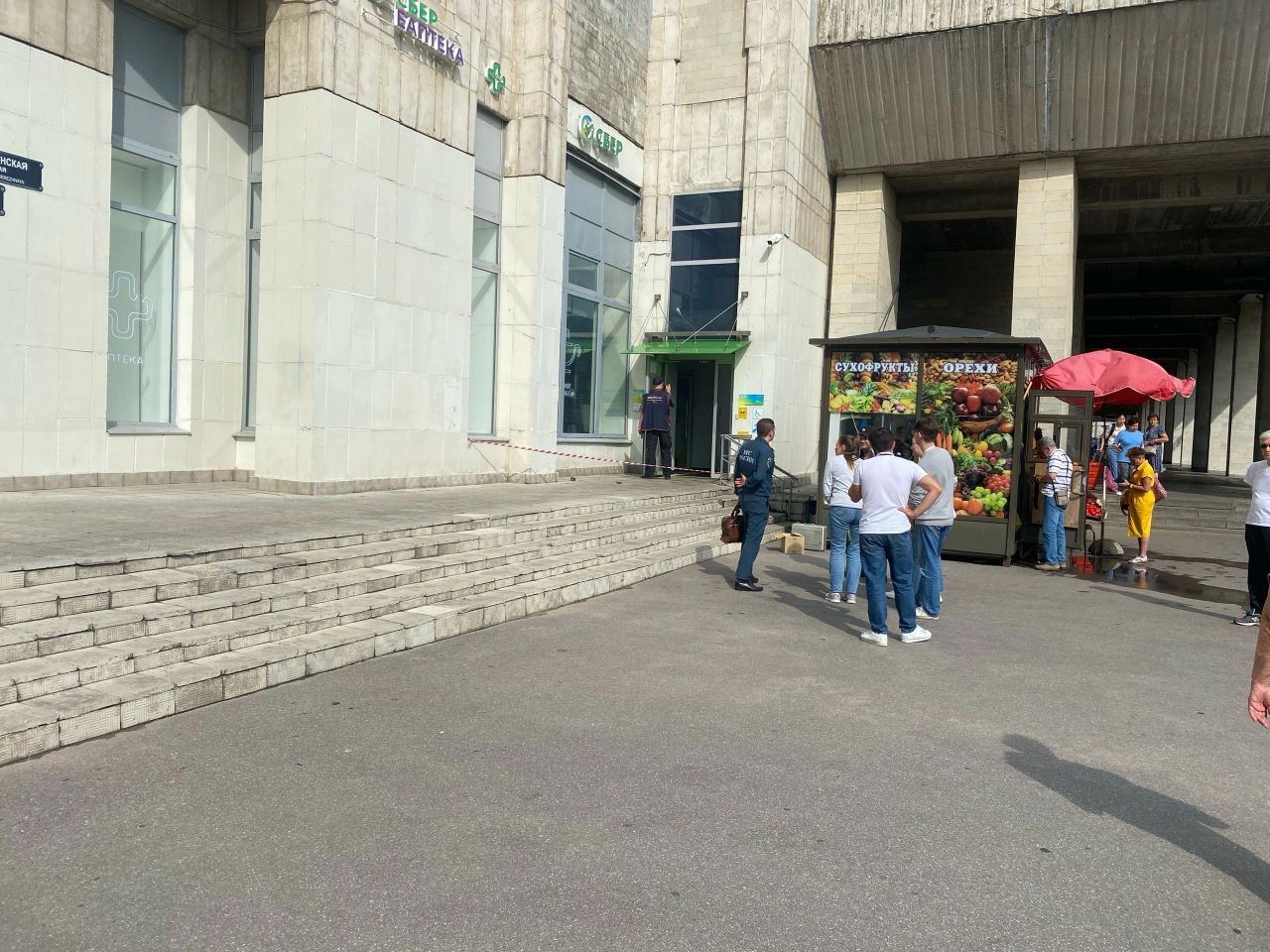 Пенсионерка пыталась поджечь офис Сбера в Петербурге с криками «Слава Украине»