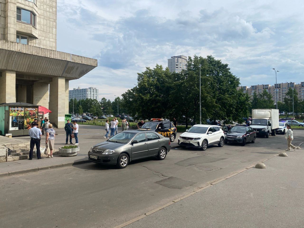Пенсионерка пыталась поджечь офис Сбера в Петербурге с криками «Слава Украине»