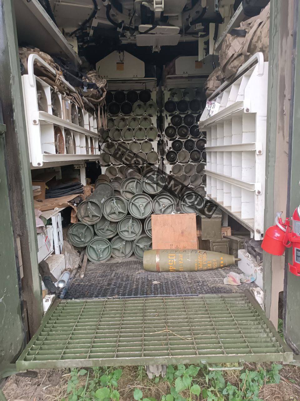 Первое фото американской транспортно-заряжающие машины M992 FAASV на вооружении ВСУ