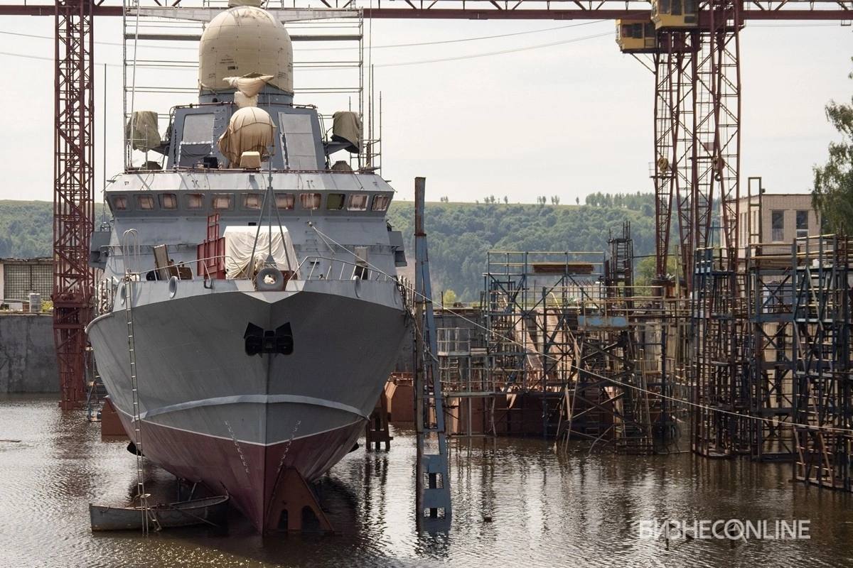 В Зеленодольске на территории завода им. А.М. Горького состоялась торжественная церемония спуска на воду малого ракетного корабля проекта 22800 «Каракурт», которому присвоено название «Туча»