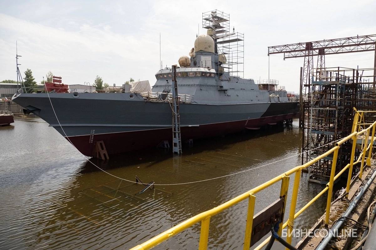 В Зеленодольске на территории завода им. А.М. Горького состоялась торжественная церемония спуска на воду малого ракетного корабля проекта 22800 «Каракурт», которому присвоено название «Туча»