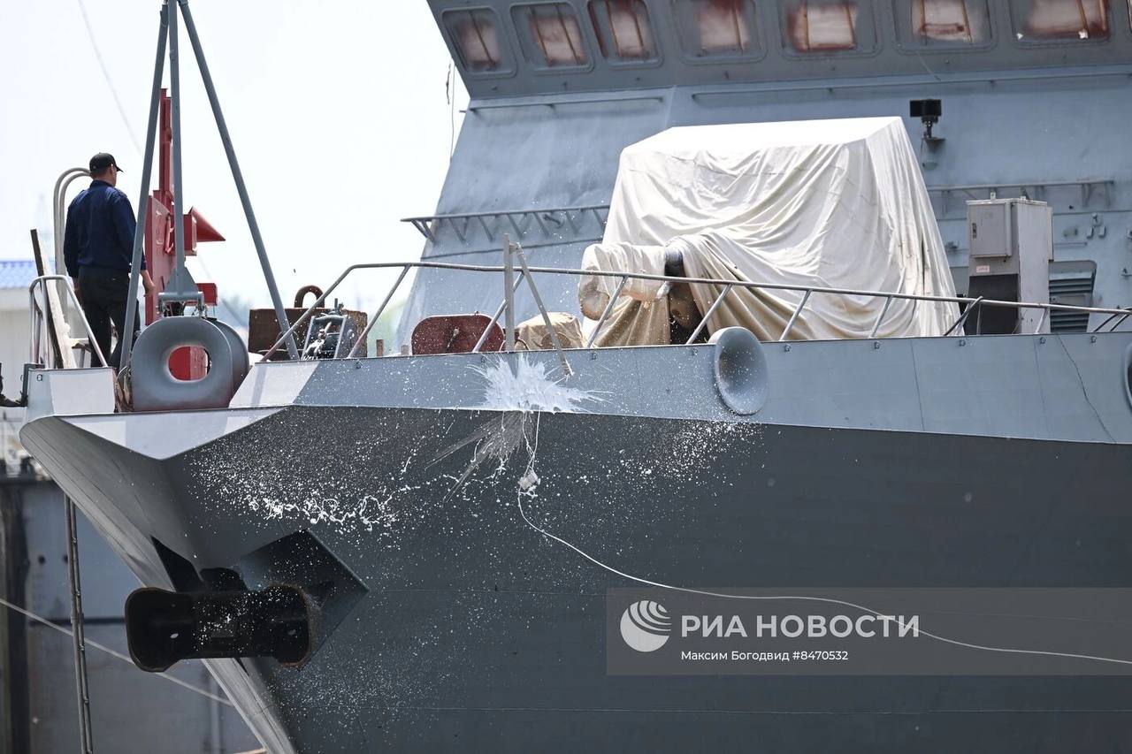 В Зеленодольске на территории завода им. А.М. Горького состоялась торжественная церемония спуска на воду малого ракетного корабля проекта 22800 «Каракурт», которому присвоено название «Туча»