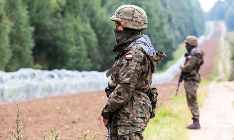 Польша стягивает военных к границе с Беларусью