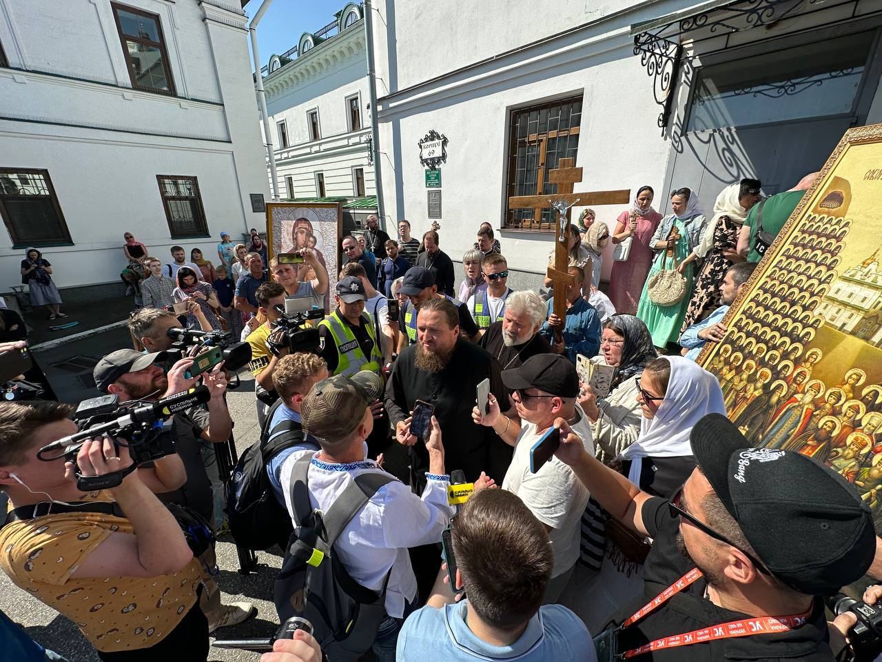 В Киево-Печерскую лавру пришла комиссия минкульта, чтобы опечатать корпуса монастыря