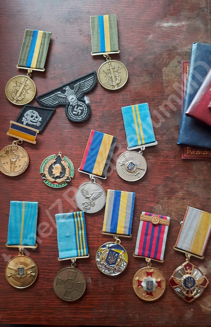 Шевроны, ксивы, медальки Азовцев