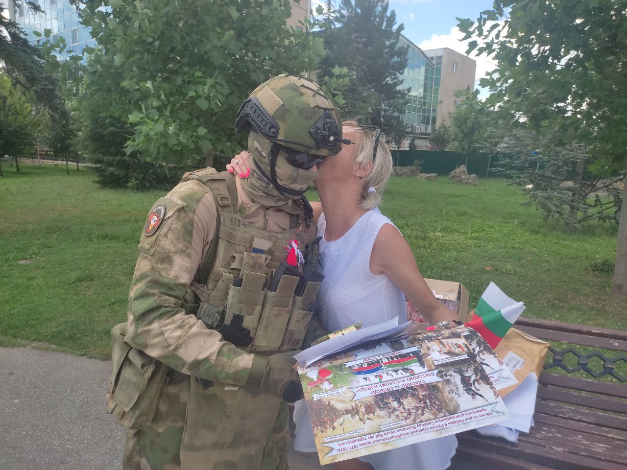 Граждане Болгарии провели акцию в поддержку военнослужащих ВС РФ и передали им подарки и письма с благодарностями