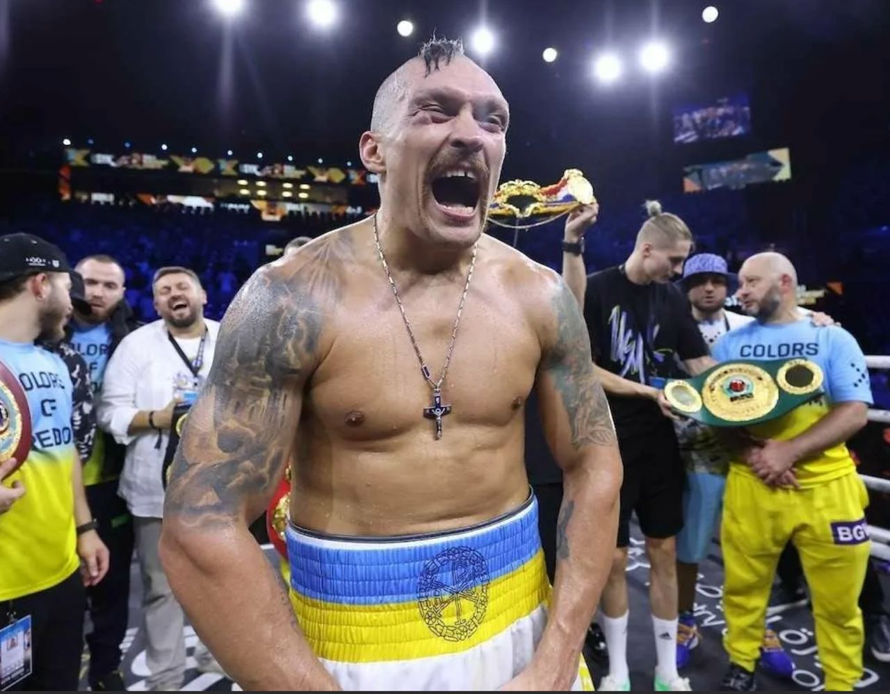 Украинский боксер Александр Усик заявил, что планирует баллотироваться на пост президента Украины