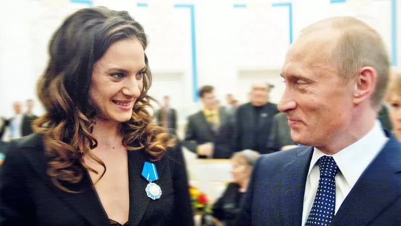 Исинбаева продолжит работать в МОК из-за отсутствия поддержки СВО