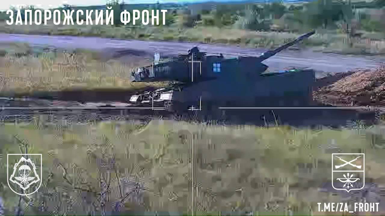 Результат удара "Ланцетов" по танку САУ "Краб, Leopard 2A6 и БТР-80 украинской армии на Запорожском направлении